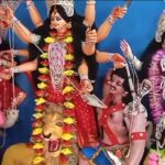 মৃত্যুশোকের মধ্যেও বন্ধ হয়নি দুর্গাপুজো, কুলপুরোহিতের পরামর্শে পরম্পরা রক্ষা সাহাবাড়িতে।