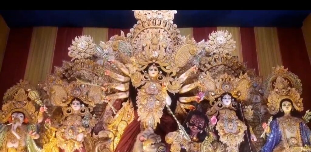 উপেন্দ্রকিশোর, সুকুমার ও সত্যজিতের শিল্পজগৎ এক ছাদের নীচে, ‘তিনপুরুষ’ থিমে নজর কাড়ছে কবিতীর্থ।
