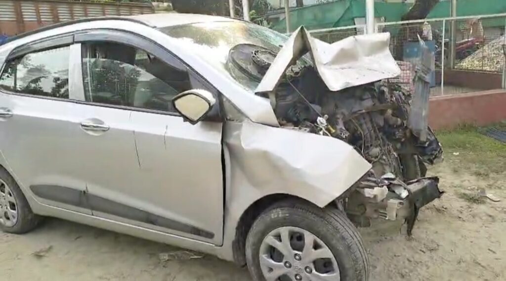 সপ্তমীর সকালে ১৬ নম্বর রাজ্য সড়কে রক্তাক্ত দুর্ঘটনা, মাথাভাঙ্গায় আহত ৫, সংকটজনক একই পরিবারের ৪ জন।