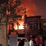 আগুনে পুড়ে ছাই দশকর্মার বহু দোকান, ক্ষতিগ্রস্ত ব্যবসায়ীদের রাজ্য সরকারের কাছে আর্থিক সাহায্যের আবেদন।
