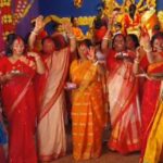 লাল সিঁদুরে রঙিন বিজয়া দশমী, গাঙ্গুলিপুকুরপাড়ের মহিলা পরিচালিত দুর্গাপুজোয় উৎসবের আবহ।