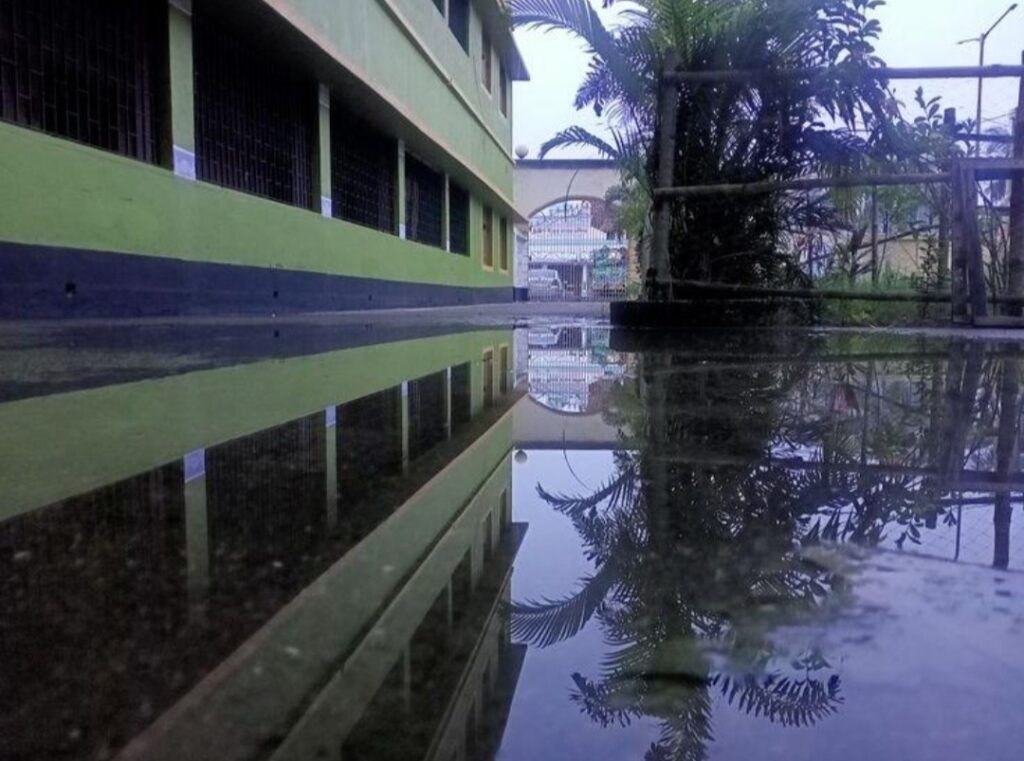 গল্প : বৃষ্টির জলে ভেসে আসা অচেনা নাম।।