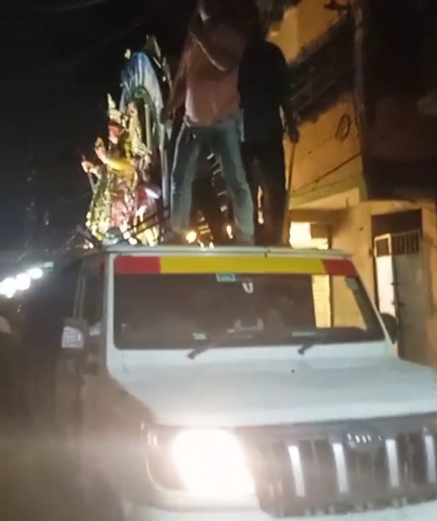 প্রতিমা দর্শনের পাশাপাশি নারীসম্মানের বার্তা, অগ্রদূত ক্লাবের দুর্গোৎসবে সম্প্রীতি ও ঐক্যের ছবি।