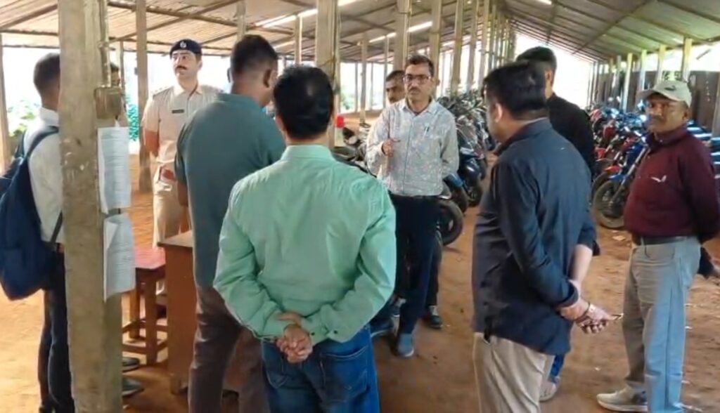 মেদিনীপুর স্টেশনে রেলের উচ্ছেদ অভিযান, স্ট্যান্ডে আটকে থাকা বাইক-সাইকেল কবে ফিরবেন মালিকেরা?