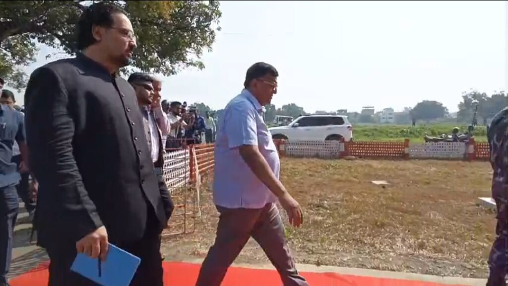 হেলিকপ্টারে মালদায় মুখ্যসচিব মনোজ আগরওয়াল, ভূতনি-সহ ভাঙনকবলিত এলাকা পরিদর্শনের পরিকল্পনা।