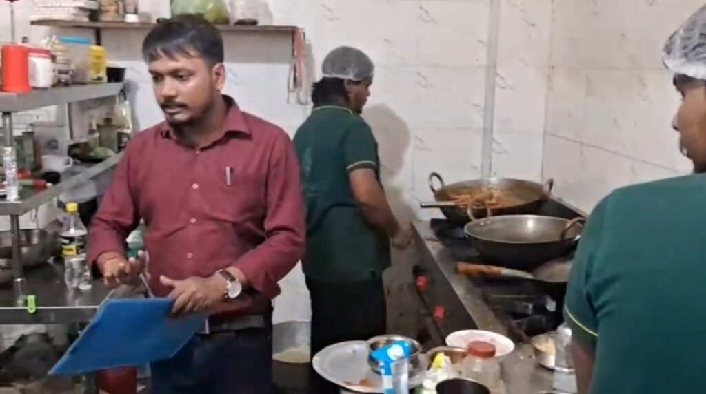 ফালাকাটায় খাবারের মান পরীক্ষা প্রশাসনের, আধিকারিকদের স্পষ্ট বার্তা—চলবে লাগাতার অভিযান।