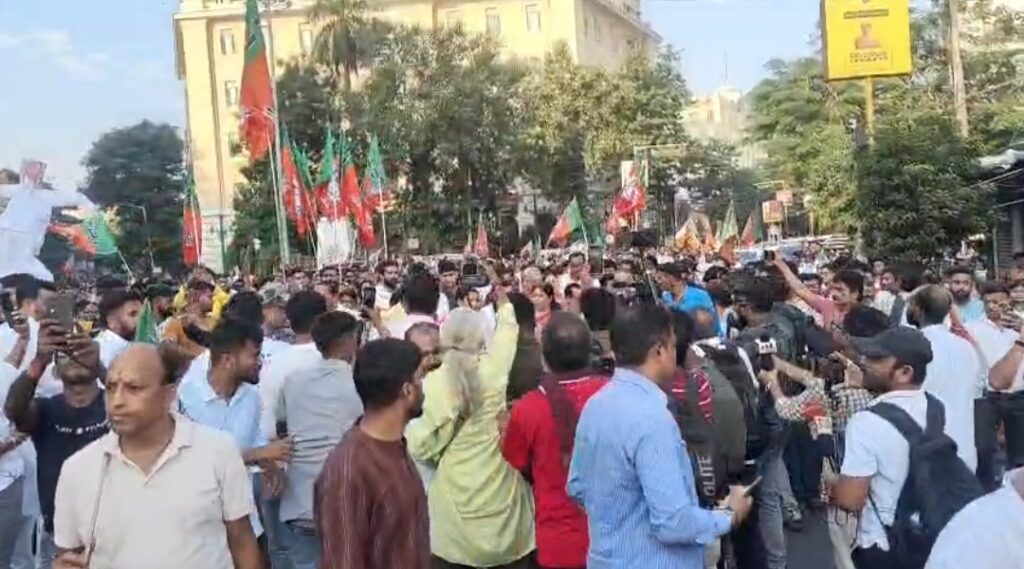 মল্লিকার্জুন খড়্গের বক্তব্যের বিরোধিতায় ধর্মতলায় পথে নামল উত্তর কলকাতা বিজেপি।